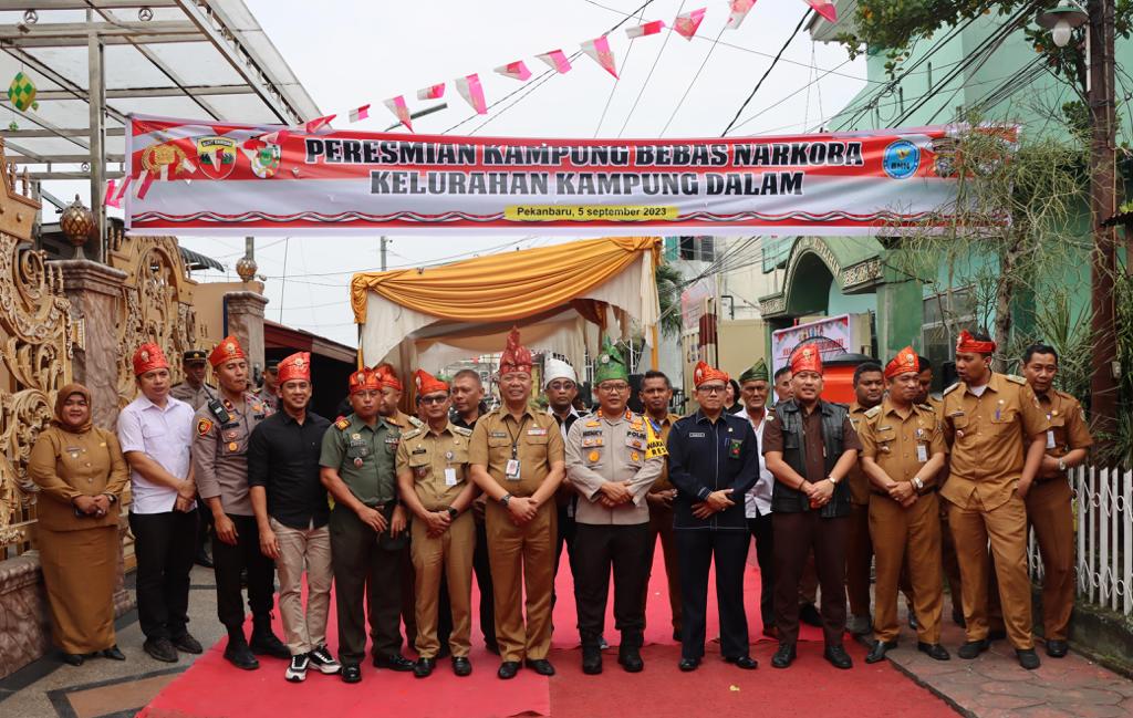 Wakapolresta Bersama Sekdako Resmikan Kampung Bebas Narkoba.