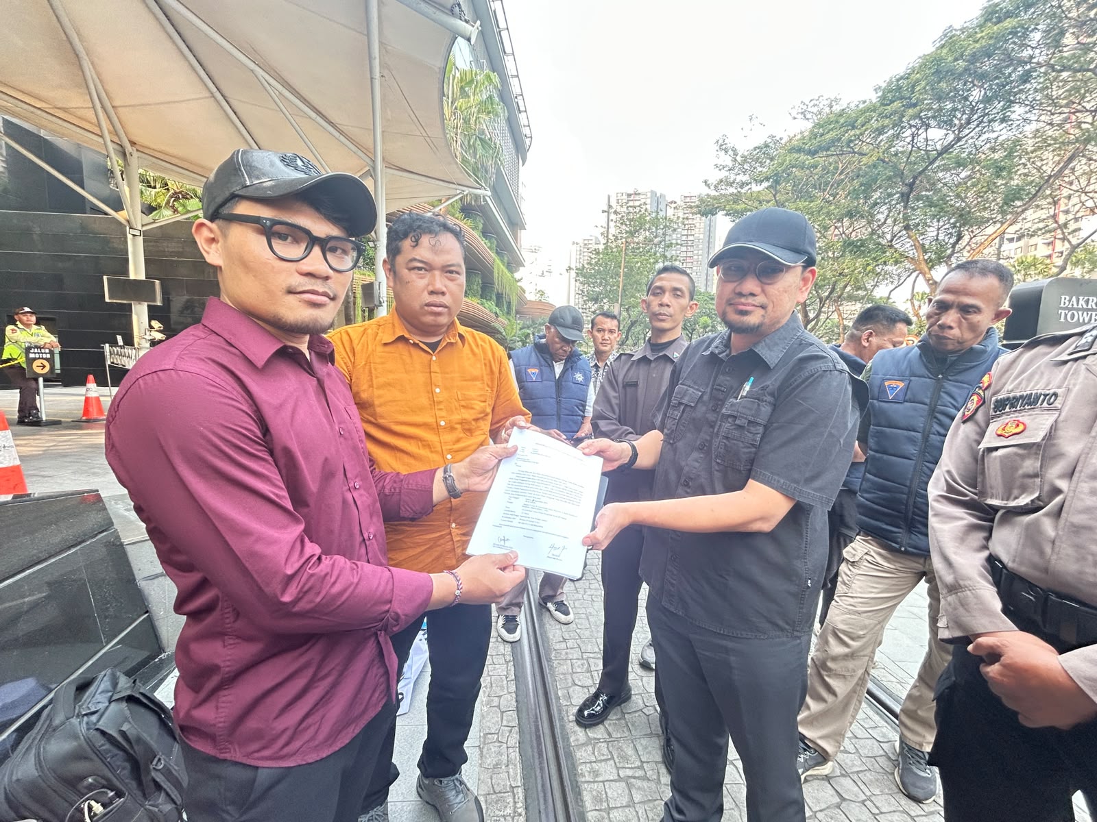 Petani Penggarap Purwodadi Geruduk Bakrie Tower, Tuntut Pengembalian Lahan Masyarakat di Luar HGU PT
