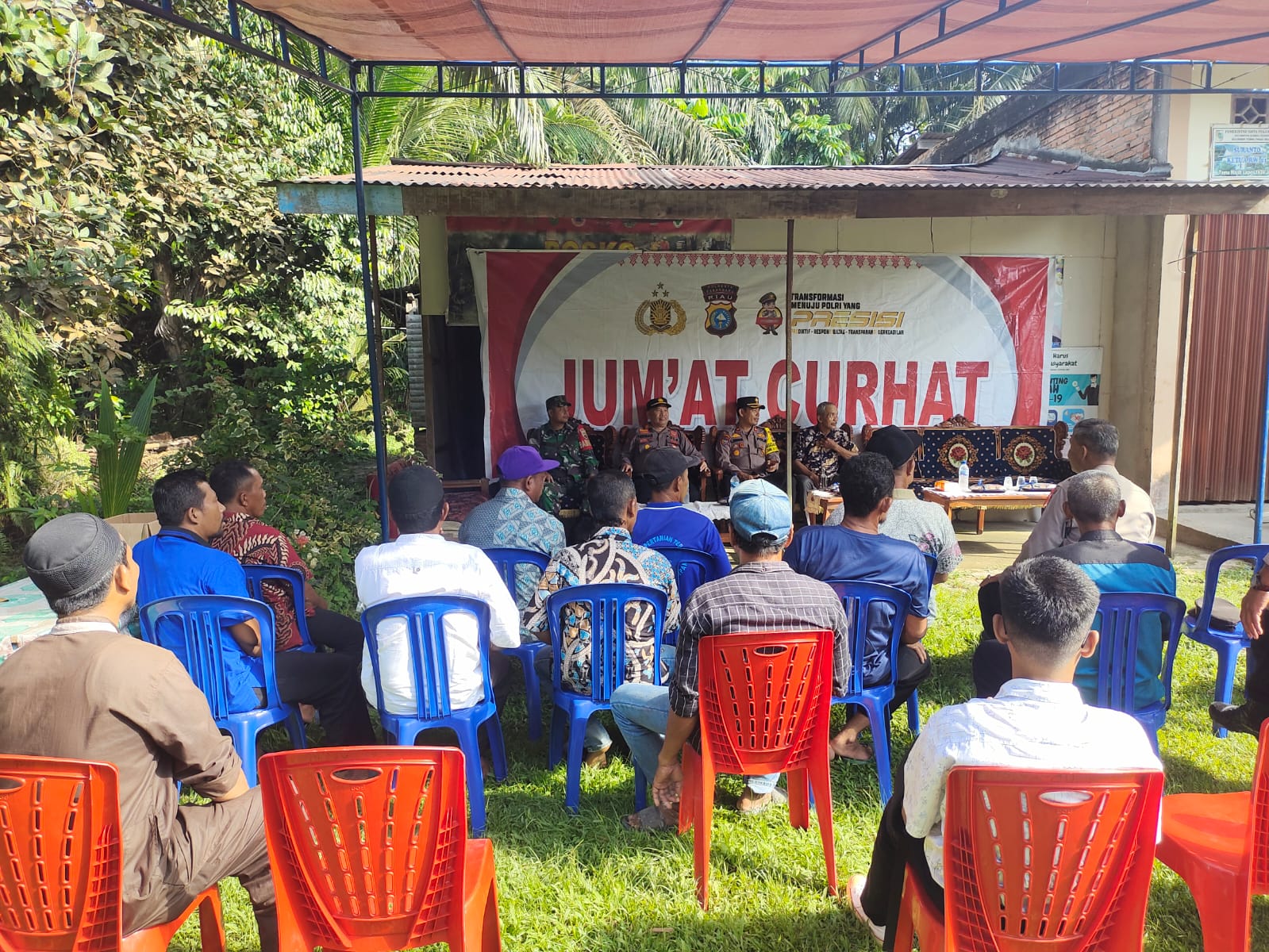 Polresta Pekanbaru bersama masyarakat  kelurahan tebing tinggi Okura, Kecamatan Rumbai Timur