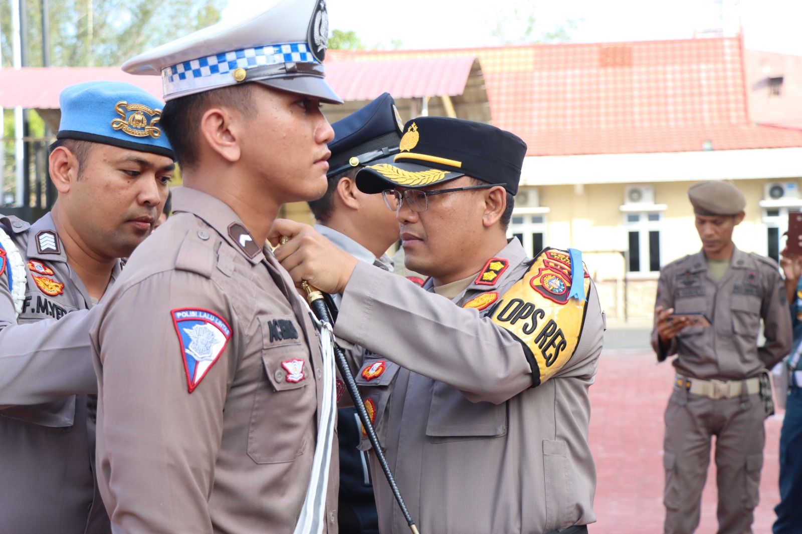 Kapolresta Pekanbaru Pimpinan Apel Gelar Pasukan Operasi Keselamatan Lancang Kuning 2023.