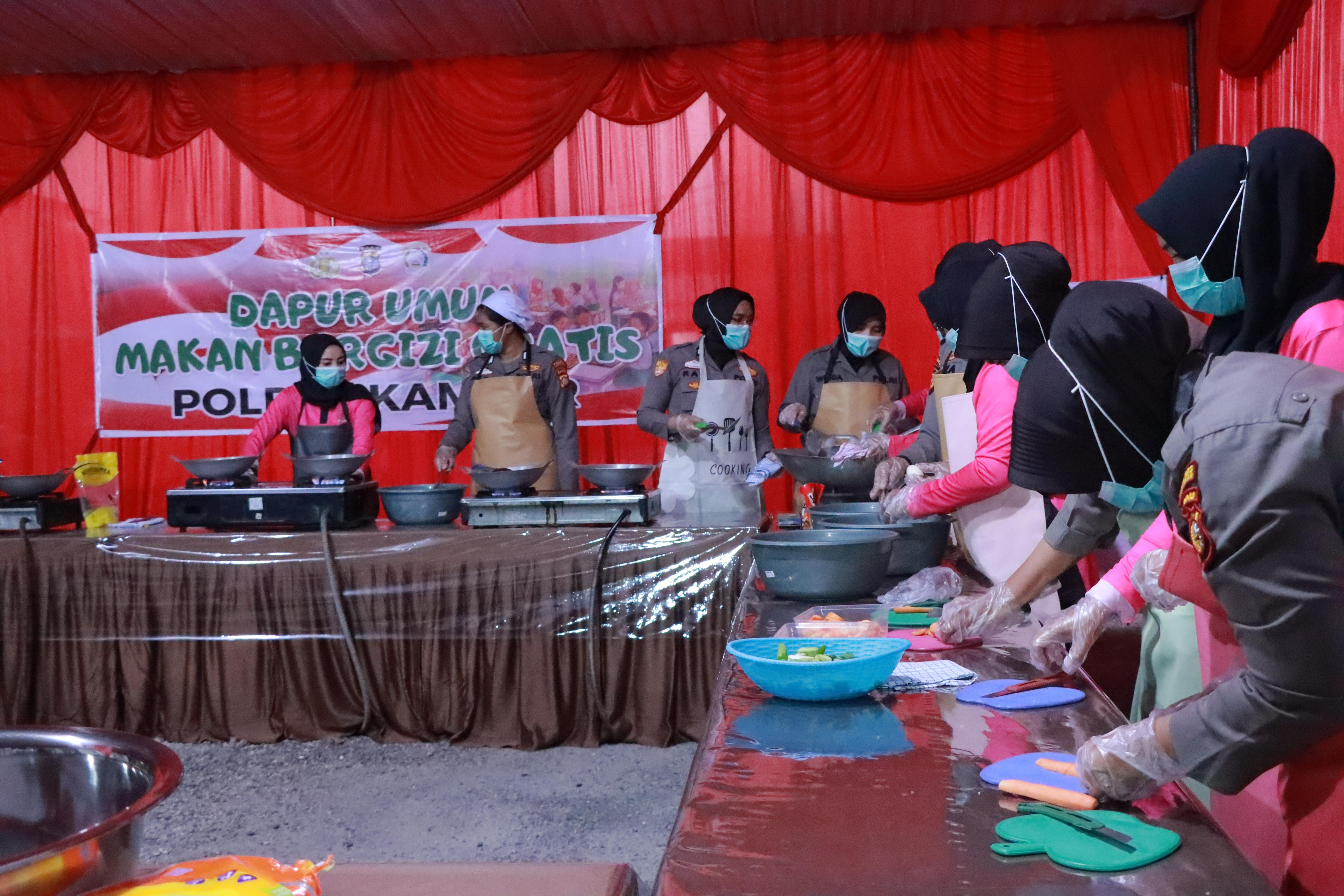 Polres Kampar Sediakan Dapur Umum, Bantu Makanan Bergizi Gratis untuk Siswa!  