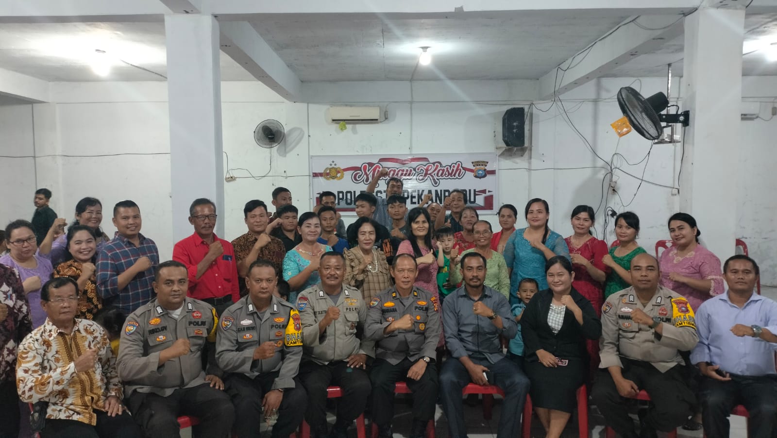 Polresta Pekanbaru Menggelar Kegiatan Minggu Kasih di Gereja BNKP
