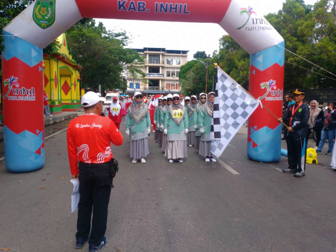 SD NEGERI 01O  Sei beringin tembilahan Mengikuti upacara