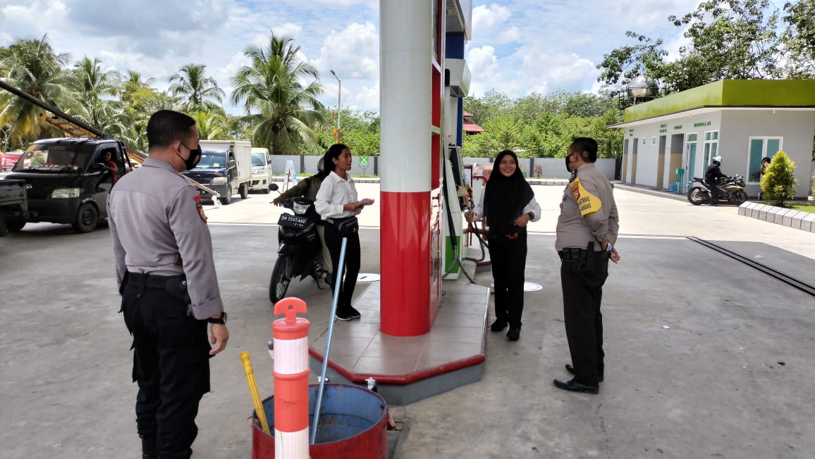 Antisipasi Dampak Rencana Penyesuaian Harga BBM, Polsek Tambang Patroli ke Pasar dan SPBU
