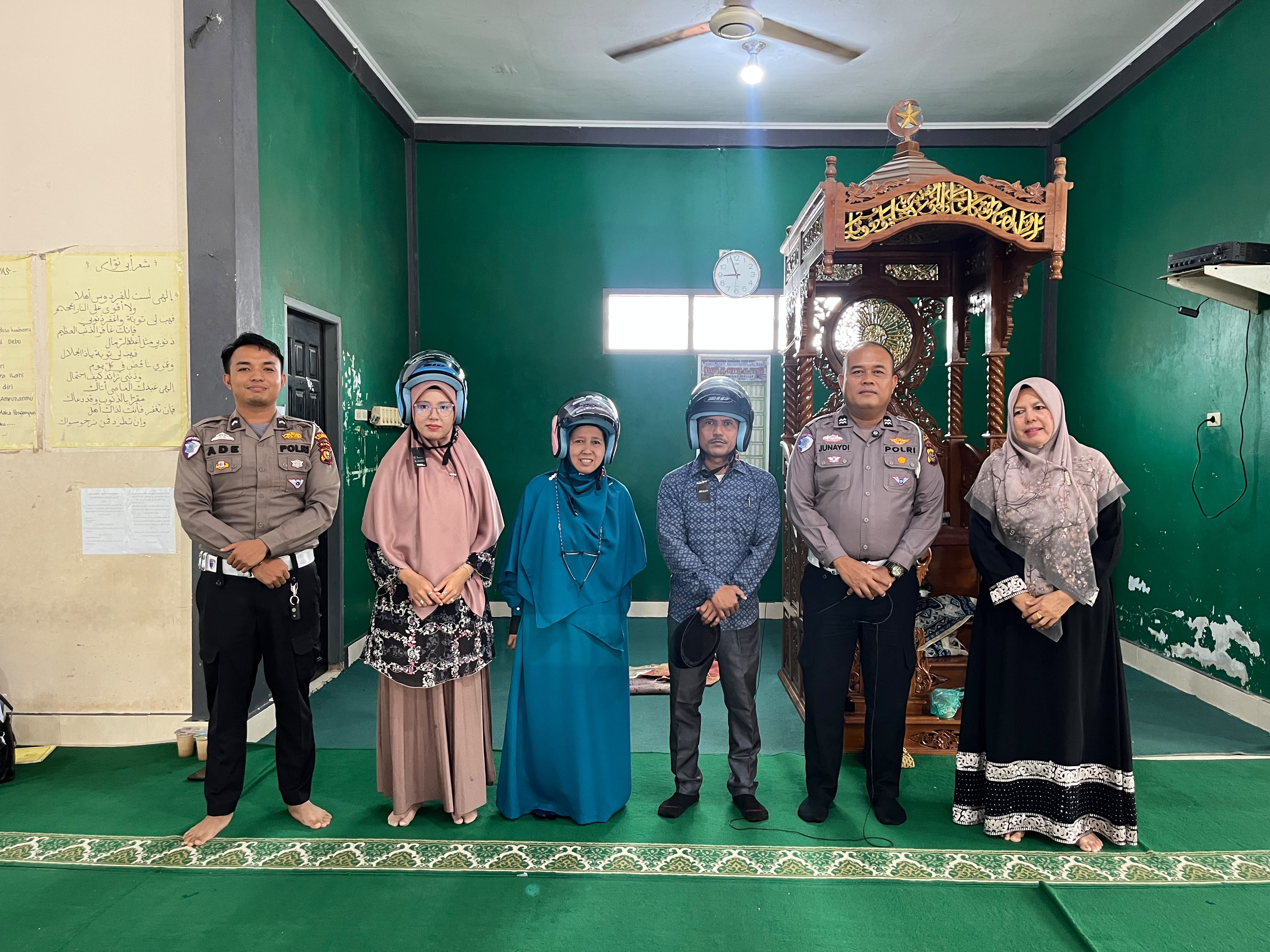 Satlantas Polres Kampar Sosialisasi Lalu Lintas Ke Sekolah Serahkan 3 buah Helm