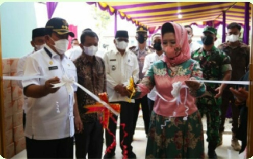 Bupati H Sukiman dan Ketua TP PKK Meresmikan Bumdes Sumber Rezeki Desa Kota Raya