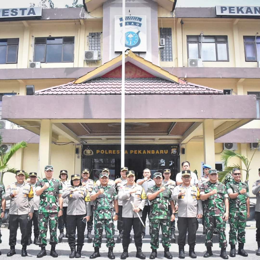 Danrem 031 Wira Bima Silaturahmi  Mapolresta Pekanbaru