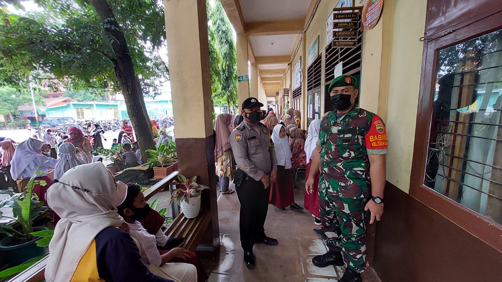 Percepatan Vaksinasi terhadap anak Umur 6-11 Tahun dilaksanakan gerai Vaksin di SD diwilayah Hukum P