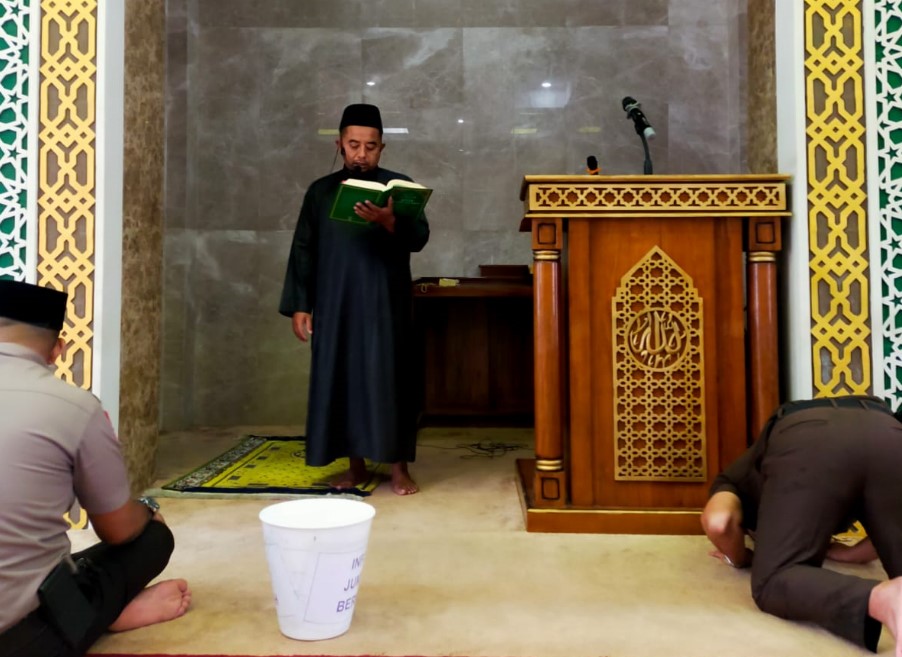 Ustad Chairul Ichwan SPDI Sampaikan Tausyiah Qobliyah Dzuhur di Masjid Al Mizan