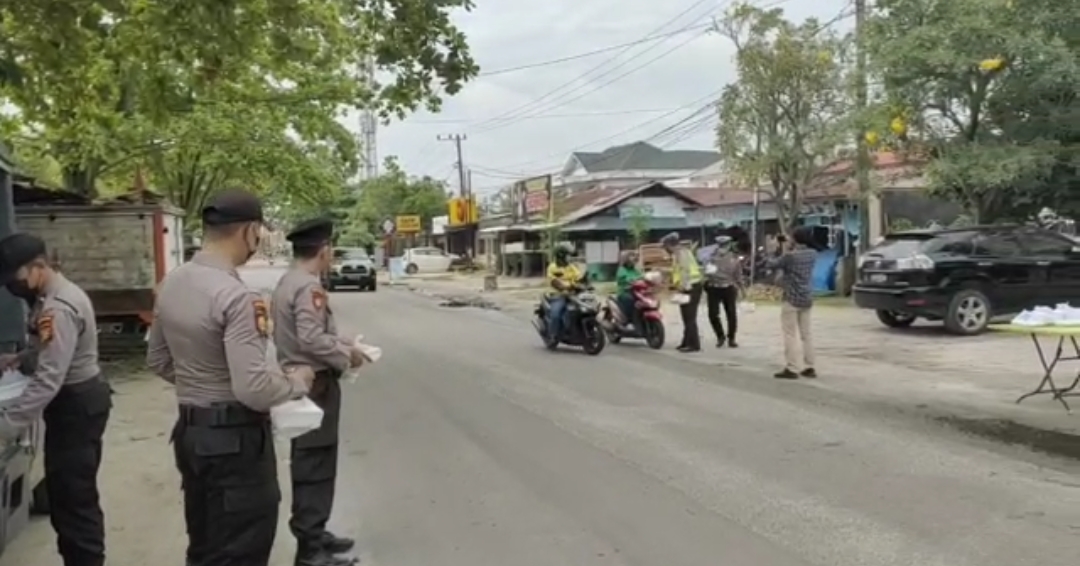 Pererat Silaturahmi dengan Masyarakat melalui kegiatan Jumat Barokah