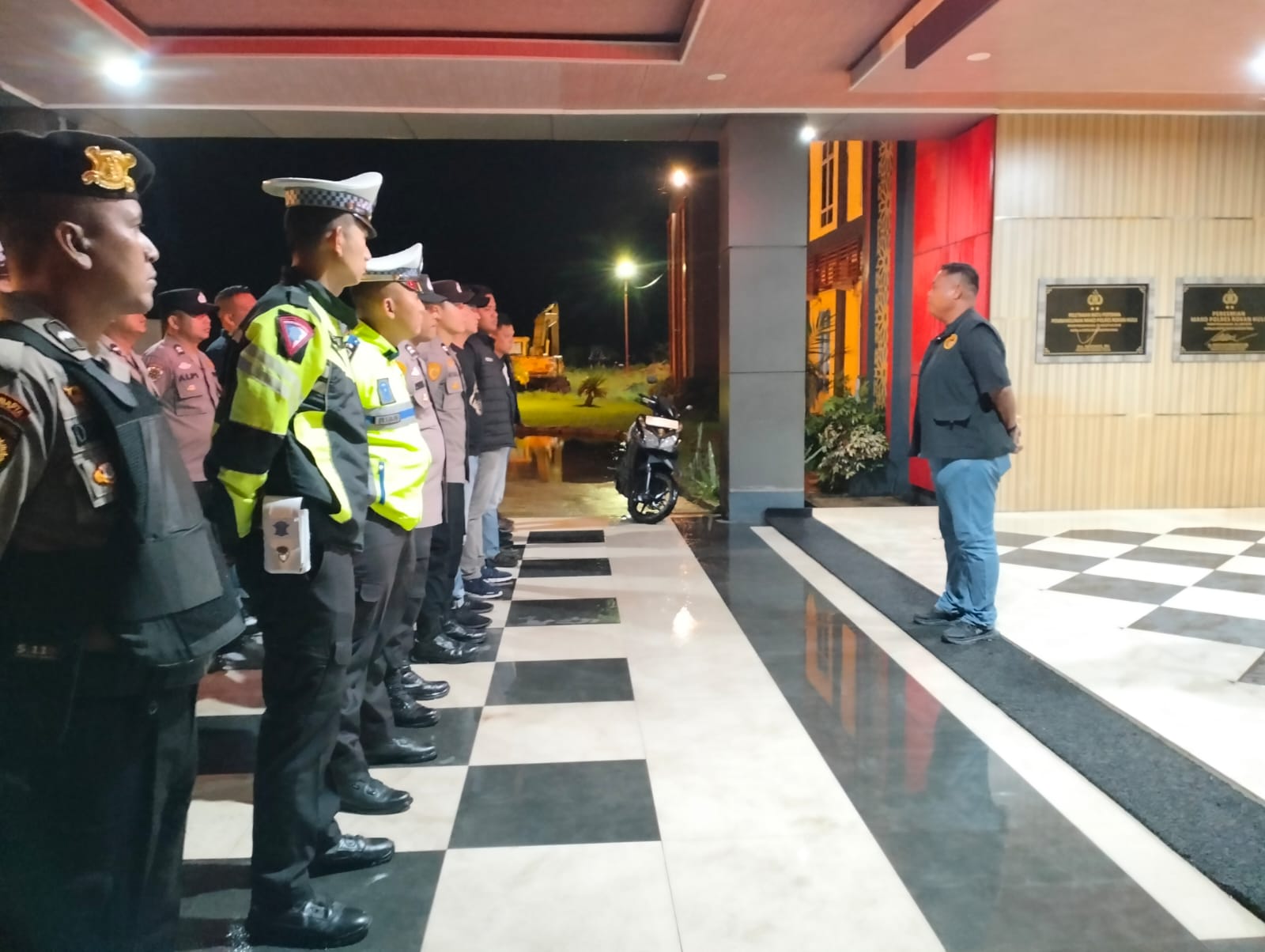 Polres Rokan Hulu Pastikan Keamanan Melalui Apel Cipkon dan Patroli Blue Light