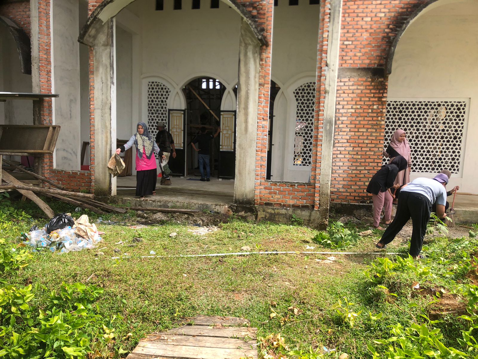 BEM UNIKS Kabinet Rasagama Gelar Bakti Sosial Menyambut Ramadhan dan Pasca Pemilu 