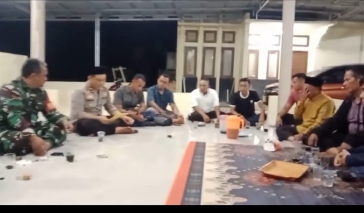 Pertemuan PUK NIBA Basis Sigatal dengan PT. Rambah Sawit Mandiri Di Palisitasi Oleh Kapolsek Rambah 