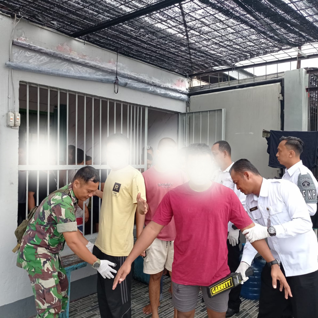 Lapas kelas ll B Pasir Pangarayan Gandeng TNI Geledah Hunian dan Tes Urine pada Warga Binaan