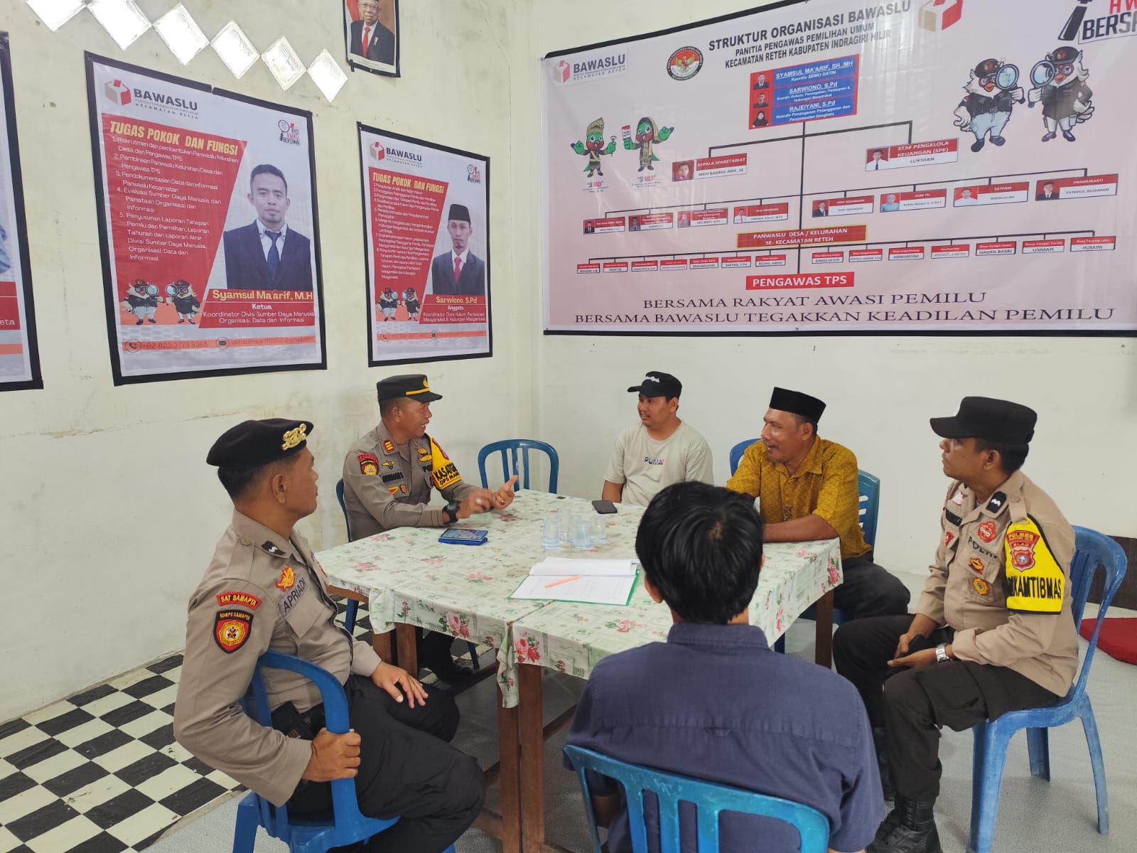 Sambangi Kantor Sekretariat Bawaslu, Kapolsek Reteh maksimalkan Cooling System 