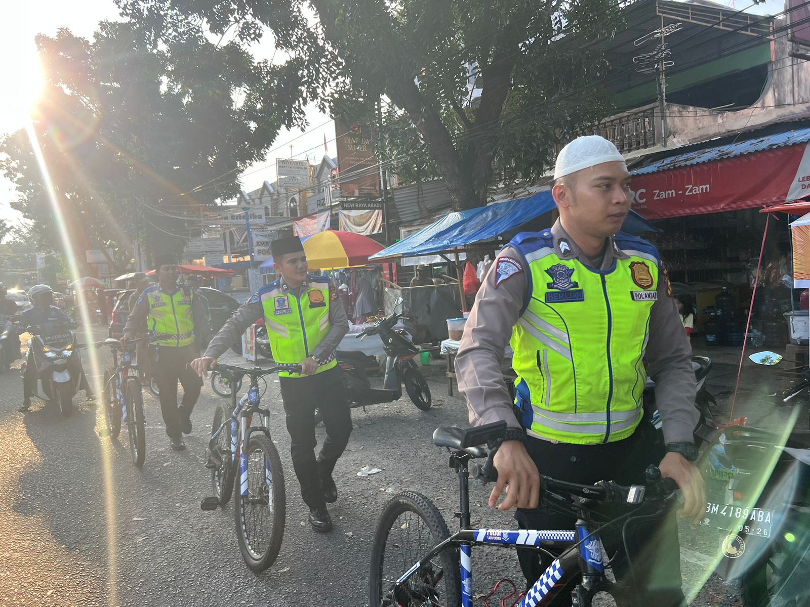 Patroli Sepeda Satlantas Polresta Pekanbaru Sambangi Pasar Ramadhan