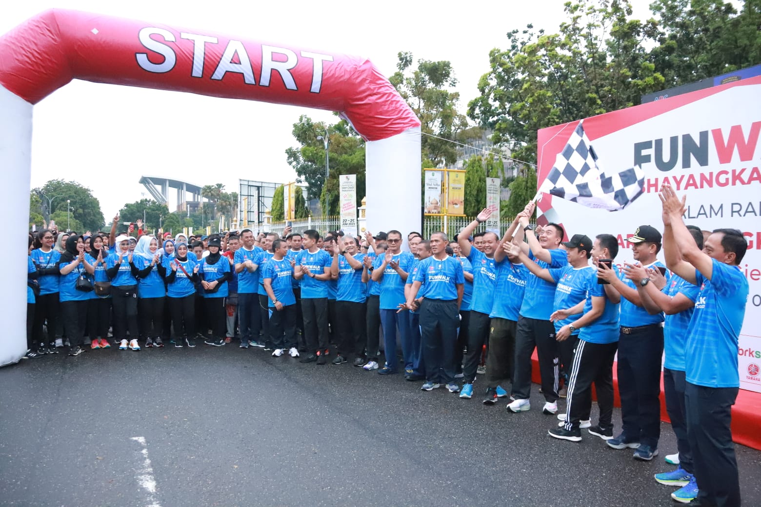 5 ribu Lebih Masyarakat Pekanbaru Hadiri Fun walk Hari Bhayangkara ke 77