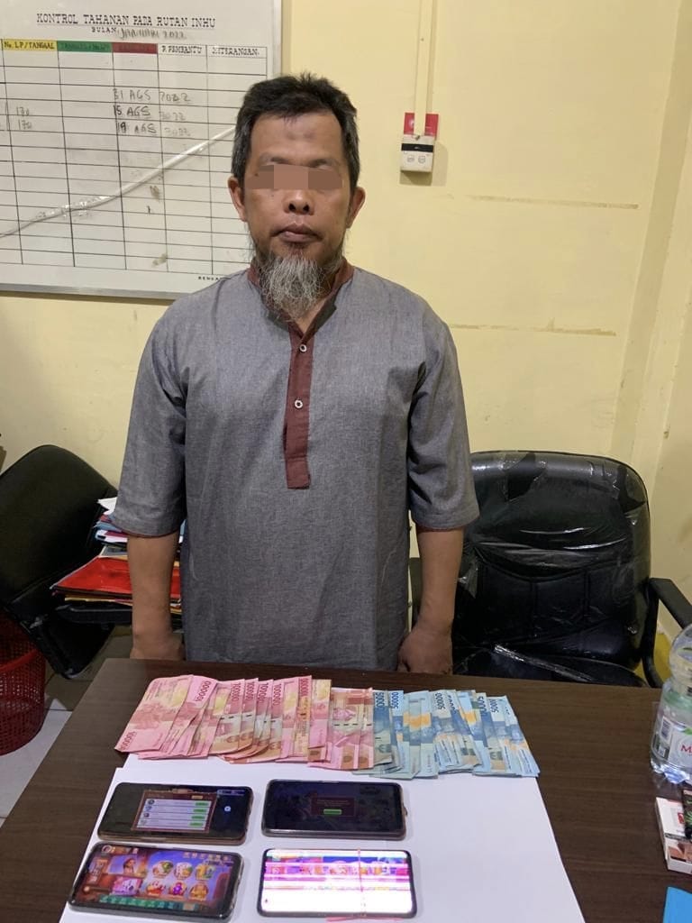 Pelaku Judi Higgs Domino Diringkus Polres Inhu,Ini Barang Buktinya