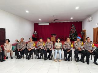 Polres Kampar Berbagi Kasih Jelang Natal, Santuni Panti Asuhan Getsemany Harapan Bangsa