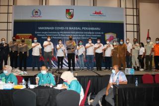Kapolresta Pekanbaru Kunjungi Kegiatan Vaksinasi Massal