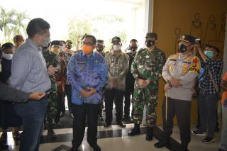 Jelang Misa Natal Kapolresta Pekanbaru Dampingi Kapolda Riau Tinjau Prokes Disejumlah Gereja di Peka