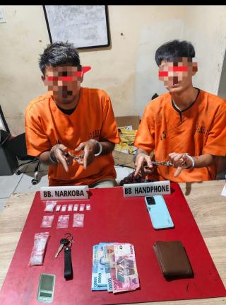 Satresnarkoba Polres Kampar Tangkap Pengedar dan Kurir Sabu-sabu di Desa Kuok