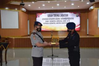Dansat Brimob Polda Riau pimpin serah terima jabatan Danden Gegana