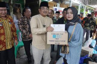 Bupati Tanjab Barat Salurkan Bantuan untuk Korban Kebakaran di Tungkal III