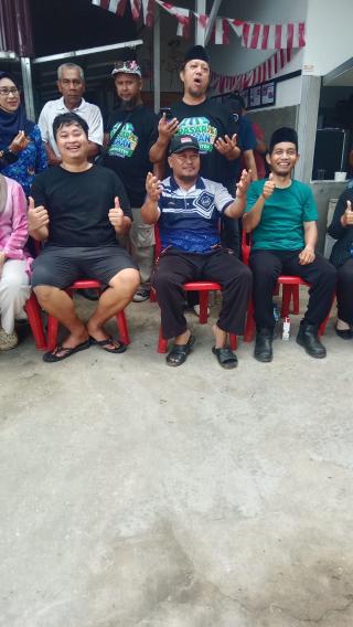 Giat Goro Kepala UPT pelayanan pasar Dinas perdagangan Dumai  beserta seluruh Staf nya.