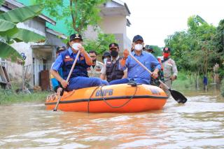 Wali Kota Tinjau Lokasi Banjir,Salurkan Bantuan ke Warga