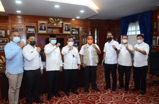 Plh.Gubernur Kepri Arif Fadillah Serahkan (SK)Plh.Bupati lingga kepada Syamsudi