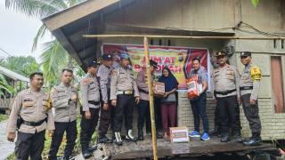 Kapolsek Keritang AKP R. SAMOSIR beserta personil Polsek melaksanakan Jumat Barokah