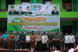 Kapolres Kampar Dukung Penanaman 1 Juta Pohon Matoa