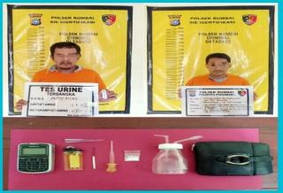 Polisi Ringkus Dua Tersangka Saat Melakukan Transaksi Narkotika Jenis Shabu Dalam Sebuah Ruko