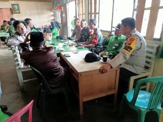 Kapolsek Tapung Hulu Tampung Curhat Masyarakat di Desa Senama Nenek