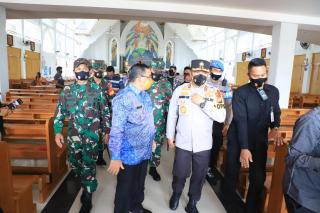 Kapaolda Riau Bersama ForkopimdaÂ Tinjau Tempat Ibadah Dalam Rangka Pelaksanaan Natal 2020