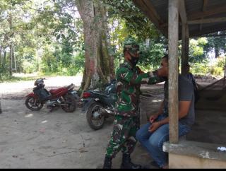 Himbauan Protokol kesehatan Terus Dilakukan Personil Koramil O5 Daik Serma Agus Taufik Babinsa Desa 