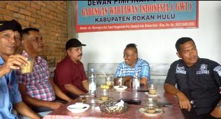 Paur Humas Polres Rohul IPDA Sarlin Sihotang Jalin Silaturrahmi dengan Para Wartawan