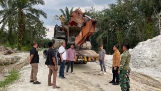 Grebek Tambang Ilegal, TNI-Polri di Kampar Ringkus Pekerja Alat Berat!