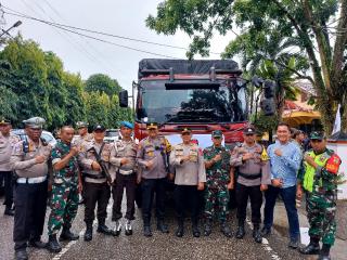 Polsek Logas Tanah Darat Melaksanakan Pengamanan dan Pengawalan Pendistribusian Logistik Pemilu 2024