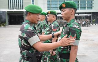 Danrem Pimpin Langsung Upacara Kenaikan Pangkat Prajurit Korem 031/Wira Bima