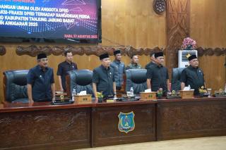 Rapat Paripurna: DPRD Sampaikan Pandangan Umum Soal Perubahan APBD 2025 