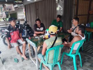 Bhabinkamtibmas Duduk Bersama dengan Warga Beri Himbauan Kamtibmas jelang Pilkada Serentak 2024