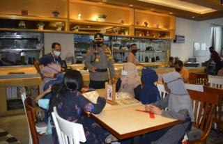 Hari Kedua Libur Nasional,Kapolresta Kembali Kunjungi Pusat Perbelanjaan di Kota Pekanbaru