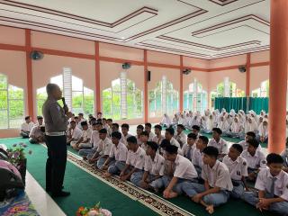 Polres Kampar Sosialisasikan Etika Tertib Berlalu Lintas di MAN 2 Kampar, Bagikan Helm Gratis!