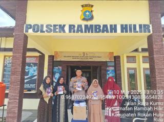 TRLK-25 - Polsek Rambah Hilir Pererat Silaturahmi Dengan Penyerahan Al-Quran Kepada Perwiritan