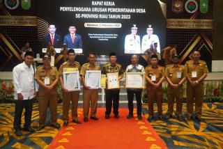 Bupati Rohul H Sukiman Peroleh Penghargaan Dari KemenDes Dan PDTT RI