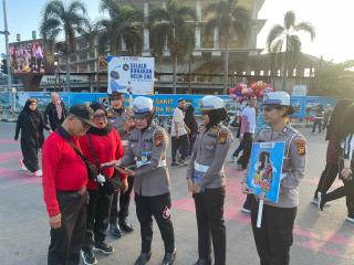 AKP Fauza Hanes Tiara Pimpin Giat Polantas Menyapa di Kawasan CFD Pekanbaru