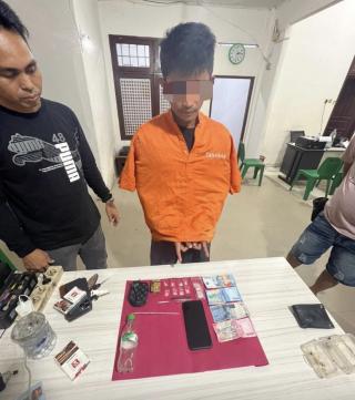 Rumah Pengedar Narkoba Di Obrak Abrik Polsek Tambang , Temukan 8 Pekat Sabu-sabu