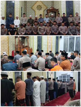 Kabag Ops Polres Kampar Pimpin Shalat Tarawih Berjamaah di Masjid Baitul Mukminin